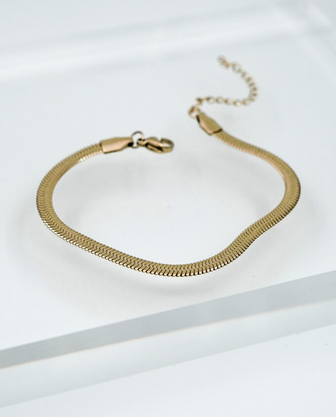 Sleek Gold Bracelet